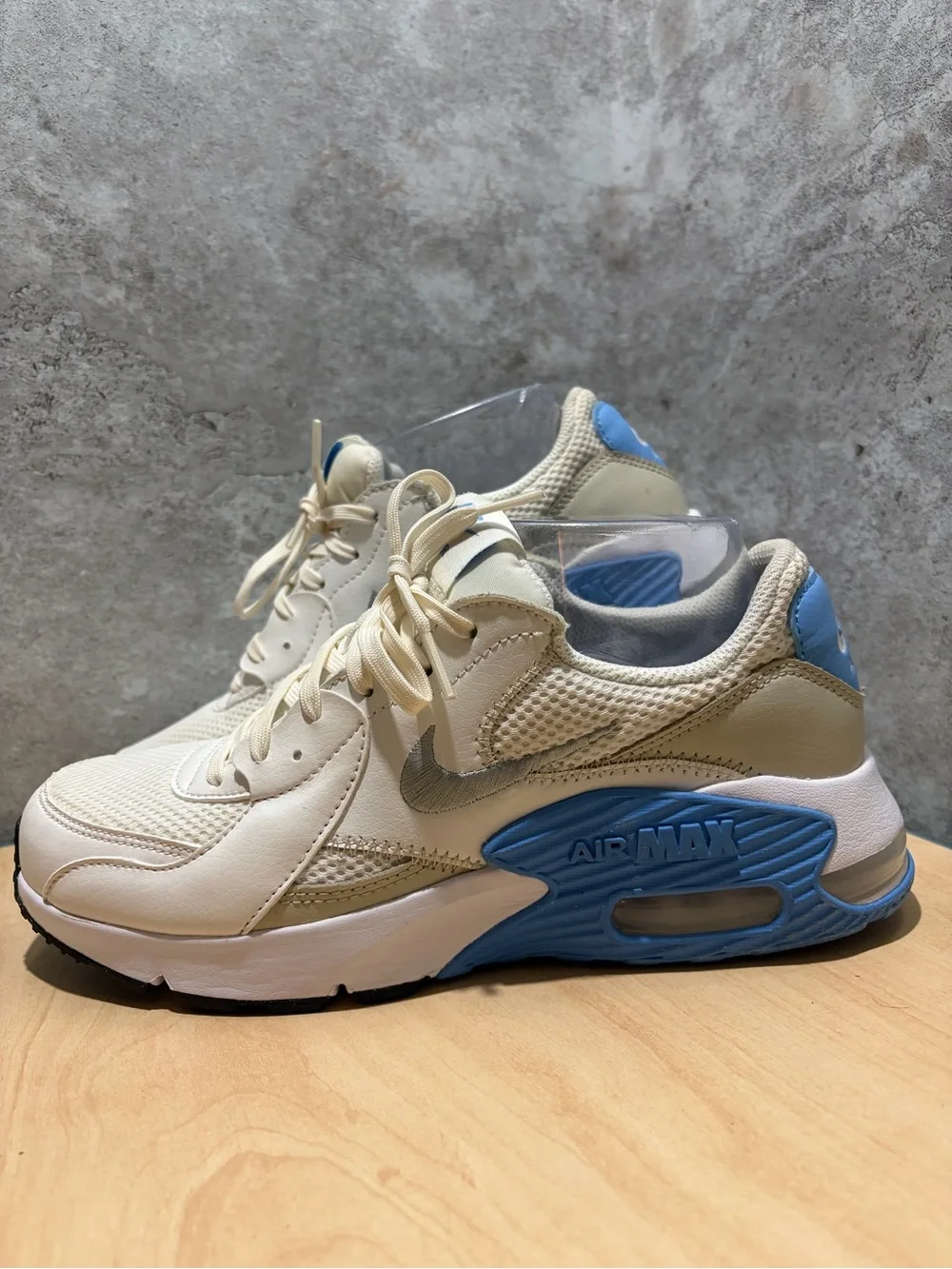 Nike follow us